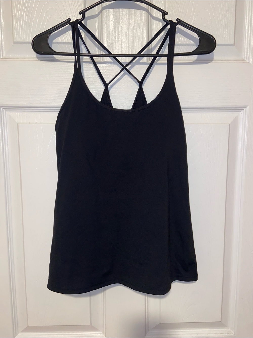 Old Navy Active criss cross strapped tank with built in bra
